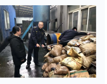 又一企業(yè)露天堆放固廢被調查，你還不重視？環(huán)境局提醒：一般工業(yè)固廢未按要求存放，最低罰款10萬元，嚴重的還要拘留！